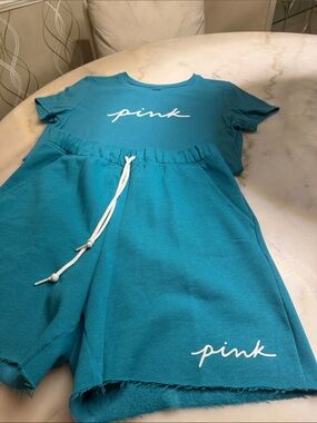 Victoria’s Secret pink sweat shorts and T-shirt never worn new without tags .